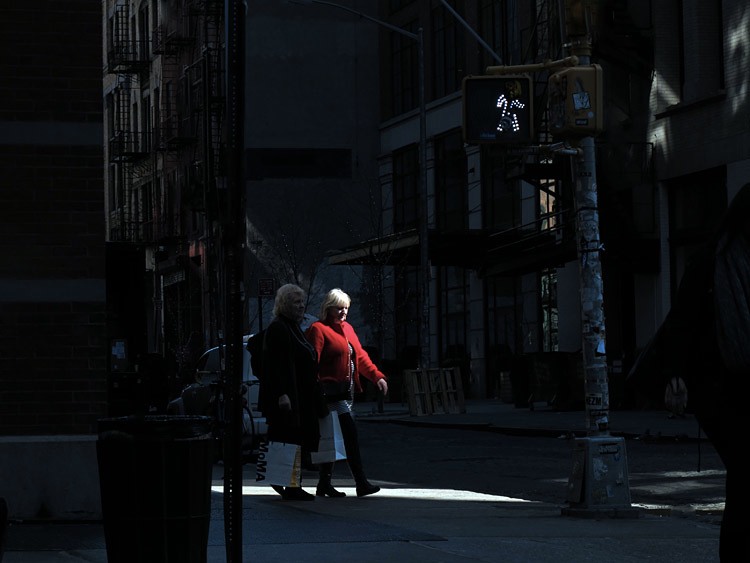 Jochen Brennecke Photography red spot green light New York