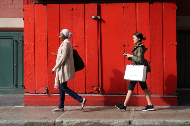 Jochen Brennecke Photography in red New York