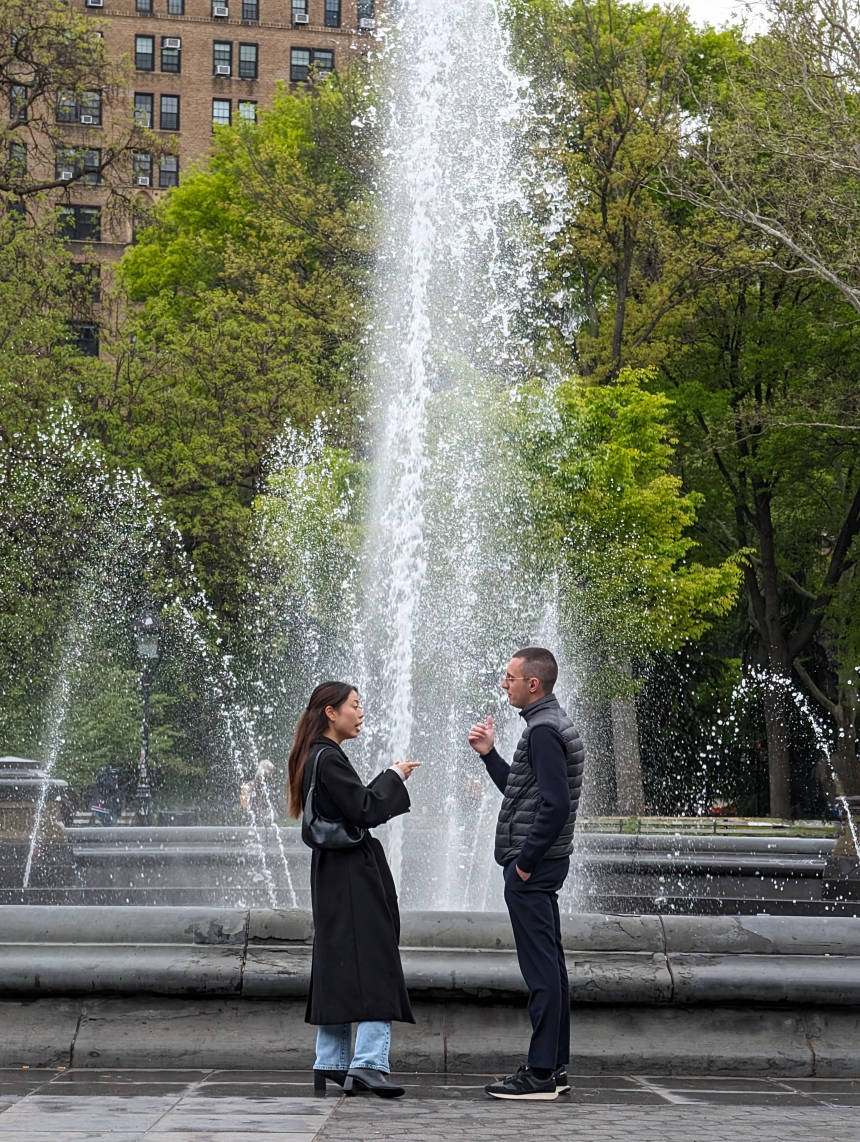 Jochen Brennecke Photography hand speaks New York